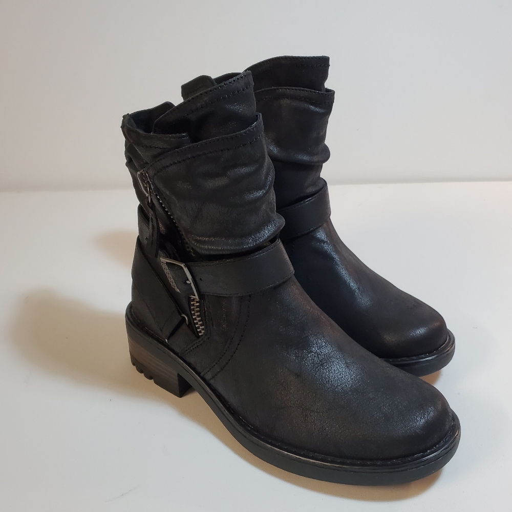 Women's Boots - Picture 2 of 8